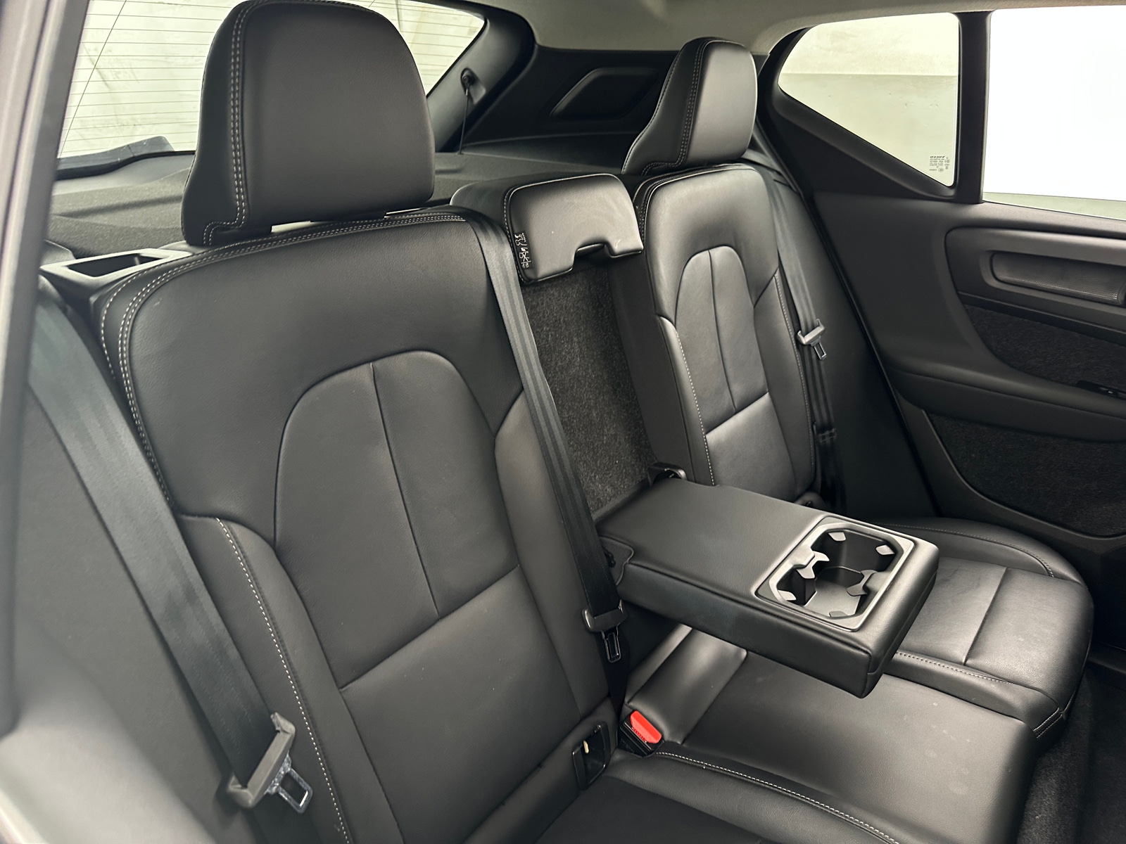 Thumbnail: 2025 Volvo XC40 - 6