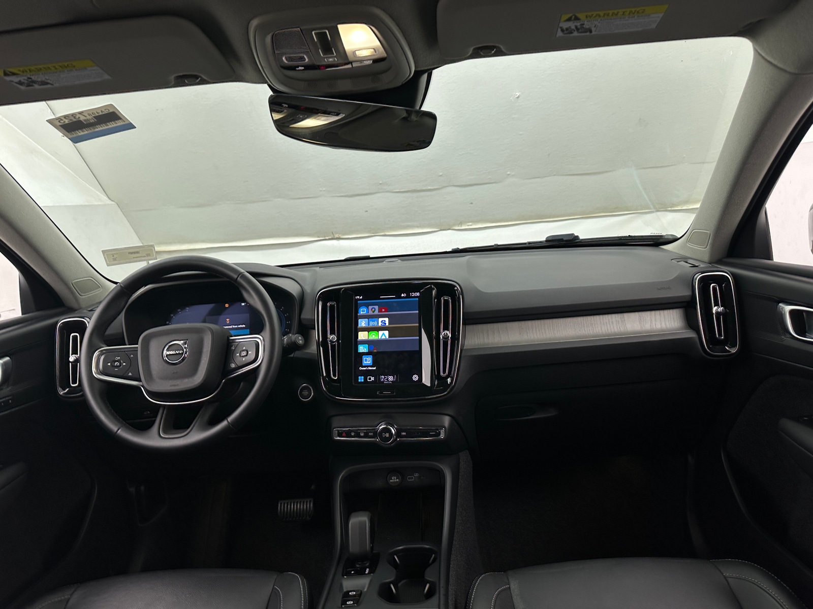 Thumbnail: 2025 Volvo XC40 - 3