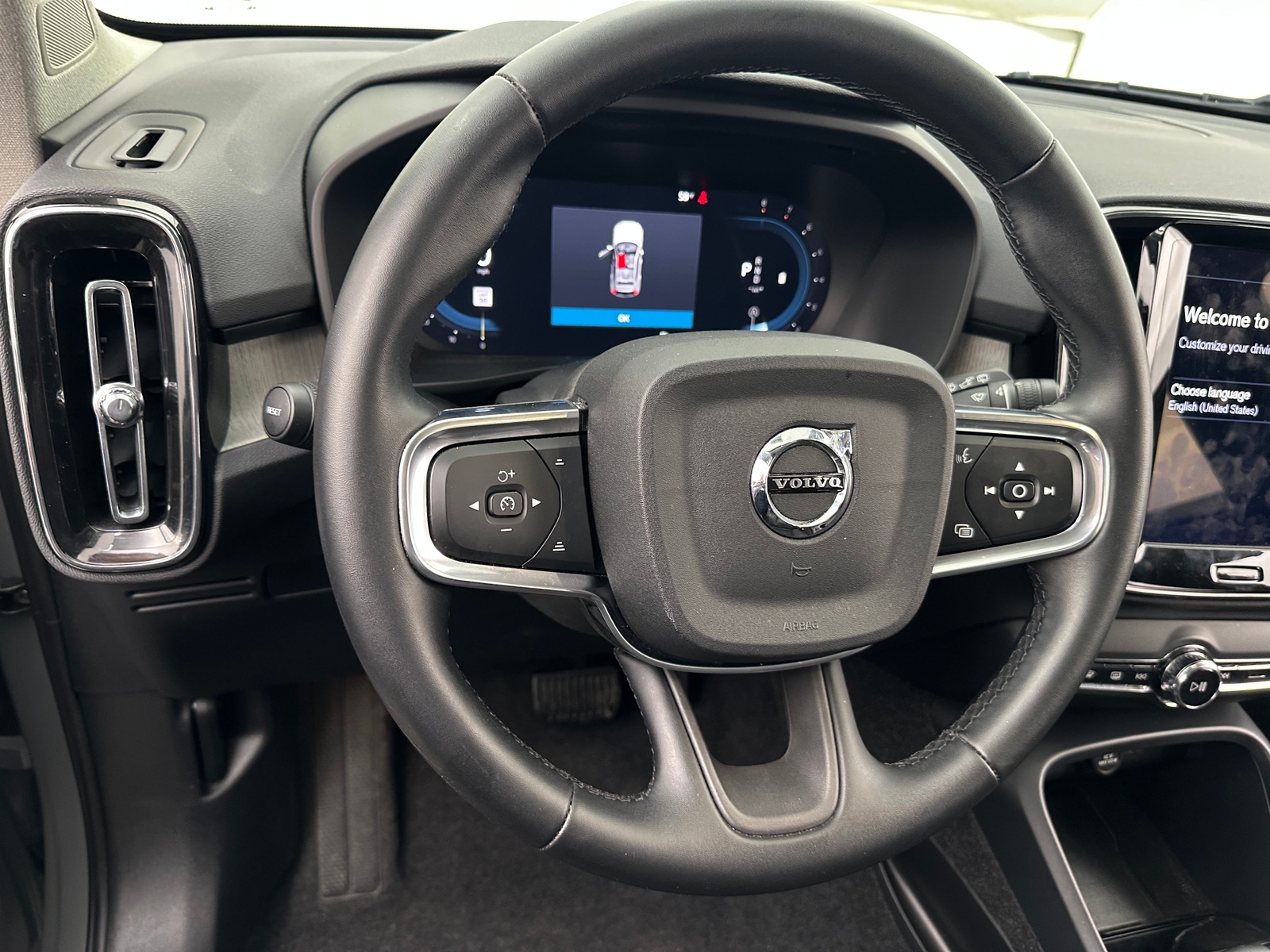 Thumbnail: 2025 Volvo XC40 - 5