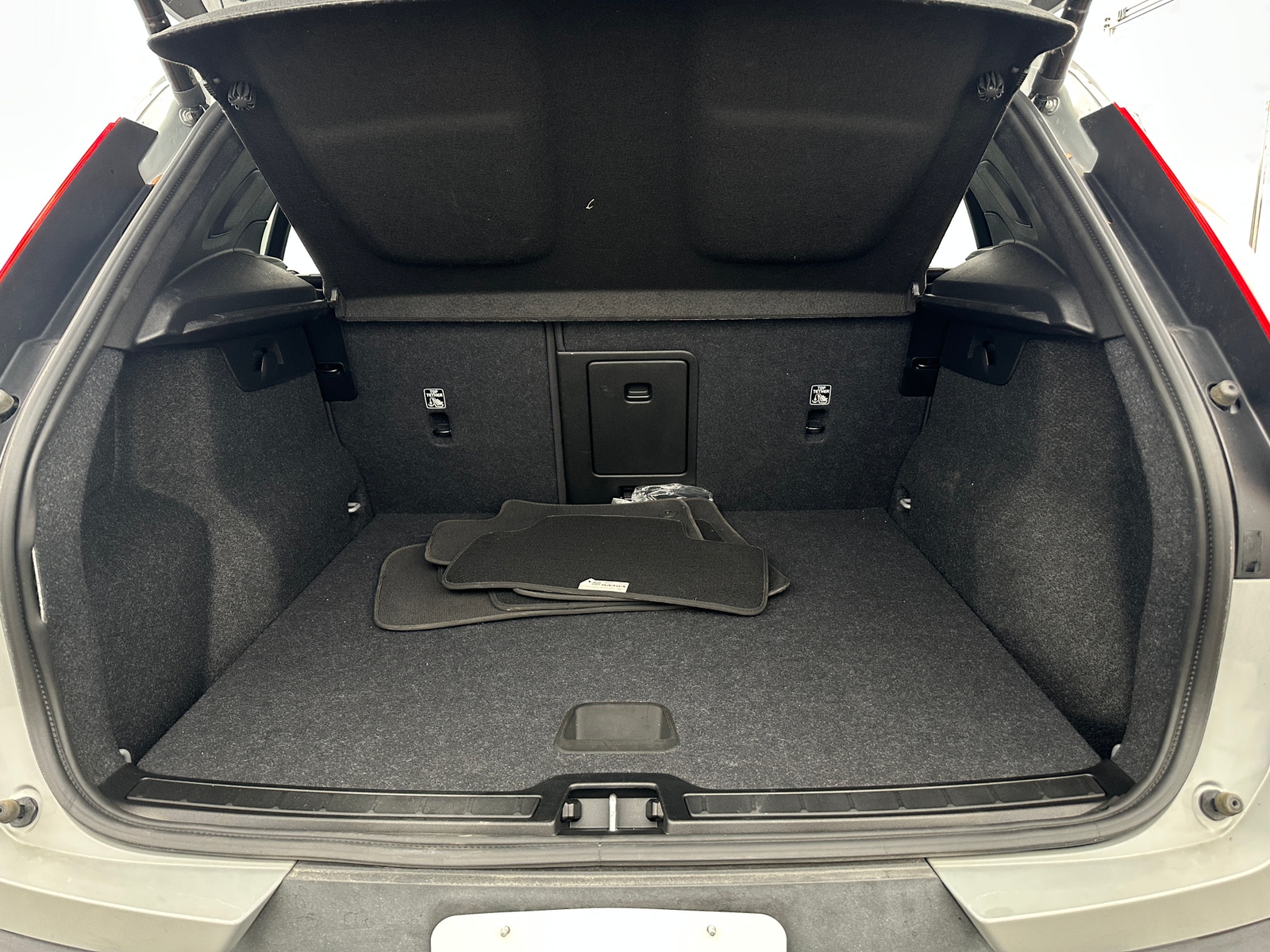 Thumbnail: 2025 Volvo XC40 - 7