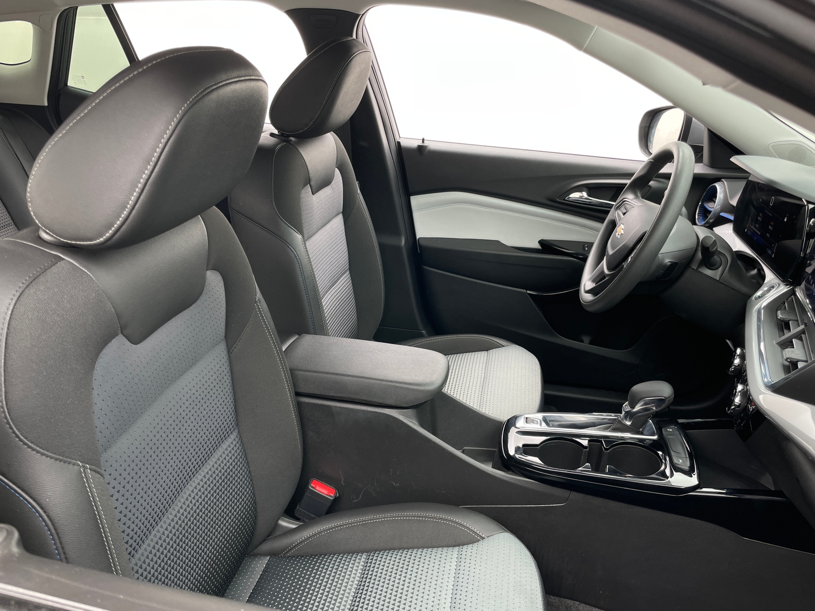 Thumbnail: 2025 Chevrolet Trax - 2