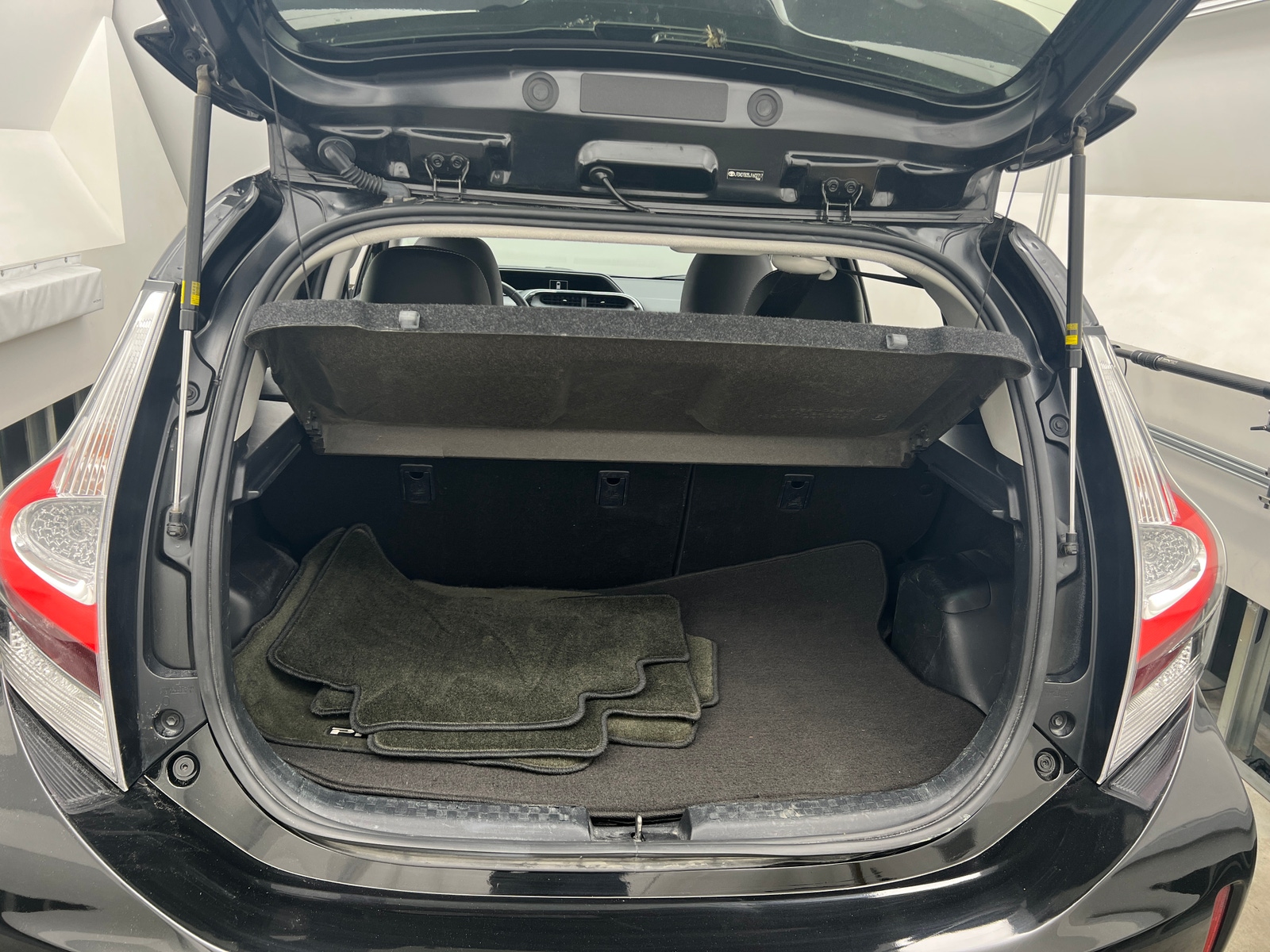 Thumbnail: 2018 Toyota Prius c - 7