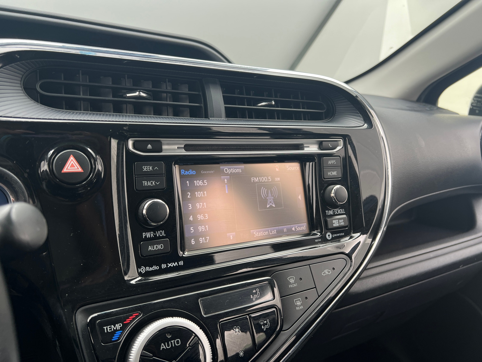 Thumbnail: 2018 Toyota Prius c - 4