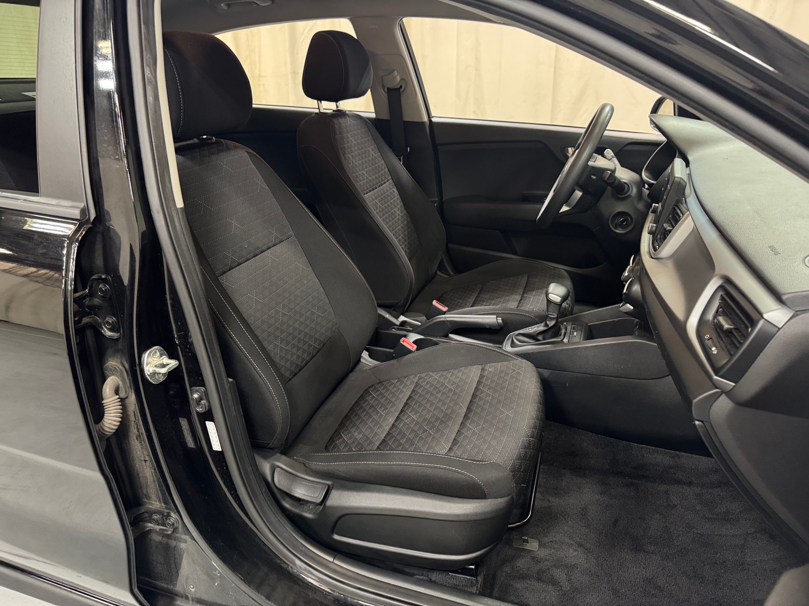 Thumbnail: 2019 Kia Rio - 2