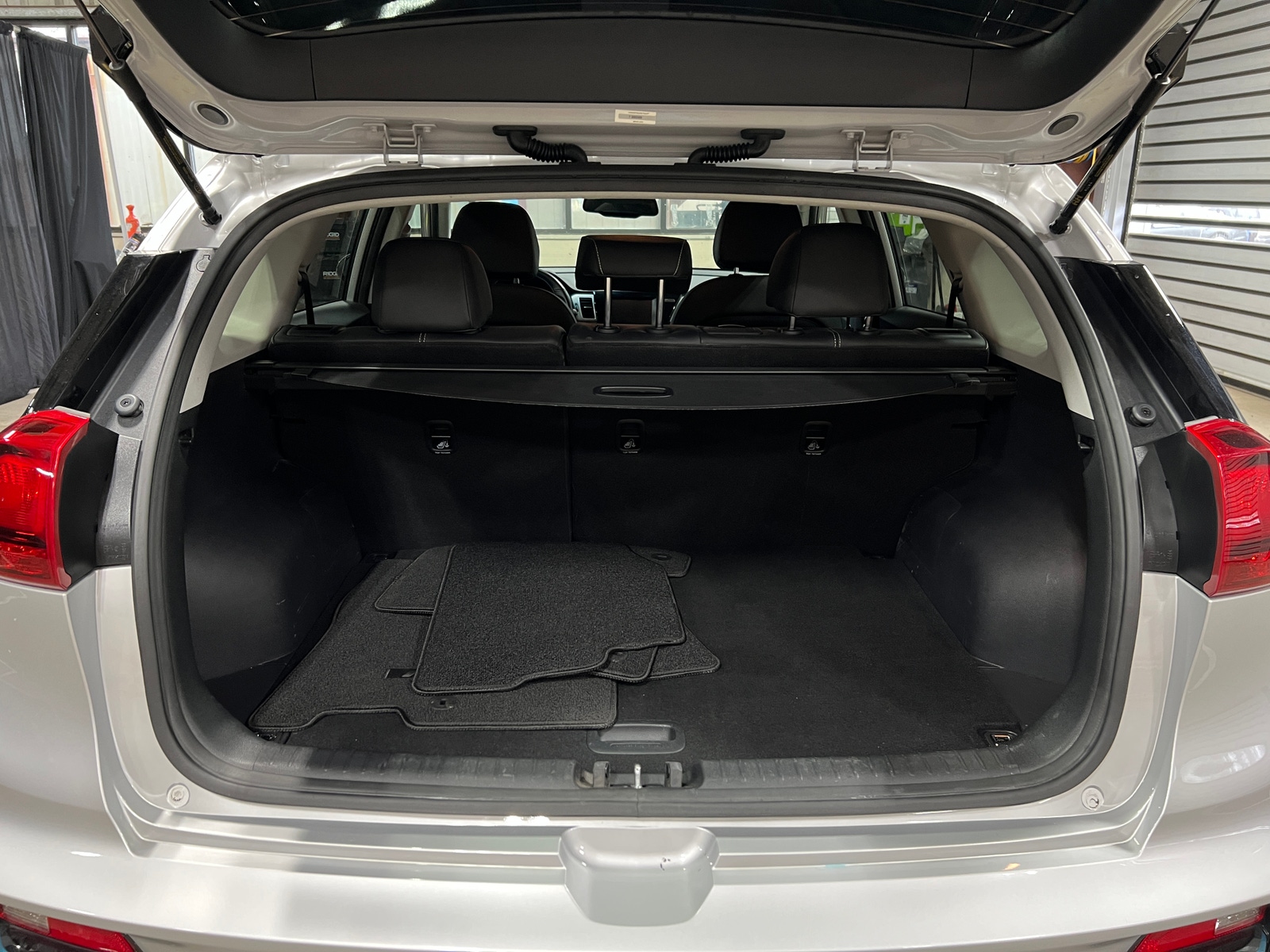 Thumbnail: 2019 Kia Niro - 6