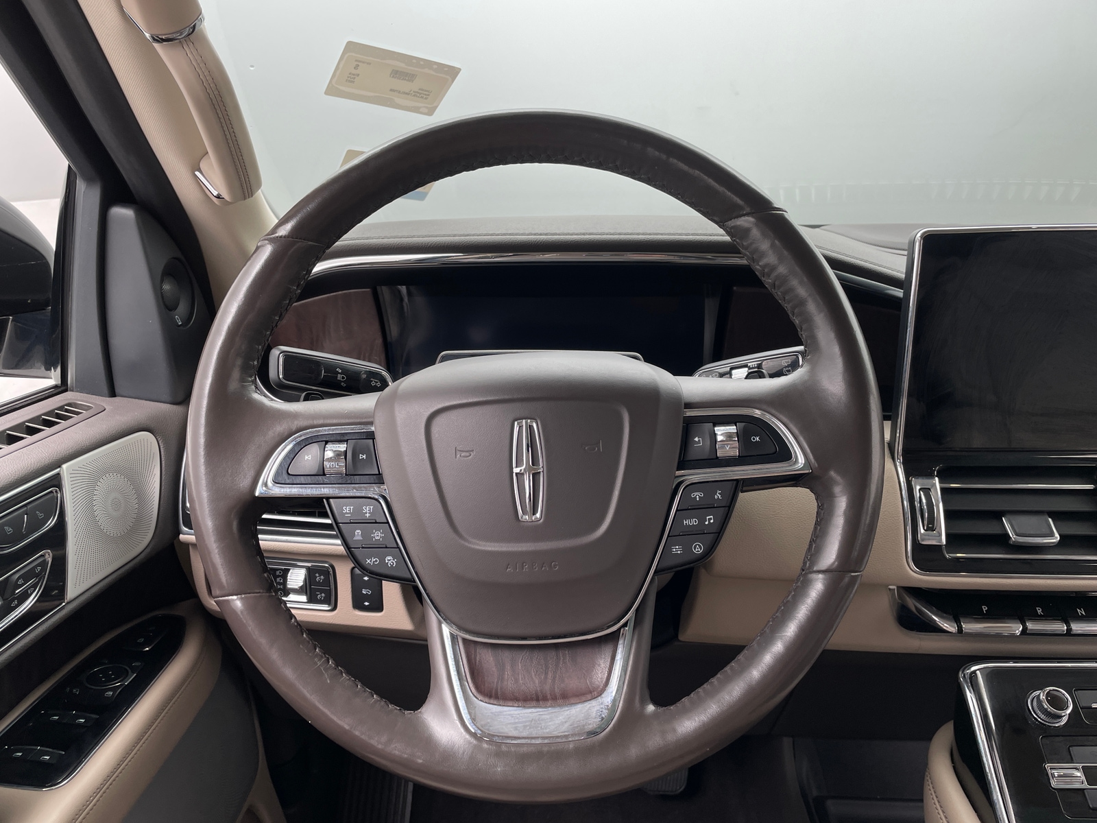 Thumbnail: 2022 Lincoln Navigator L - 4