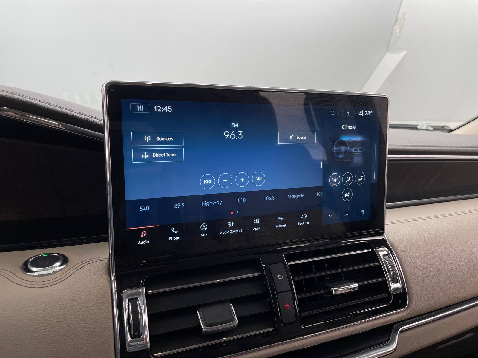 Thumbnail: 2022 Lincoln Navigator L - 3