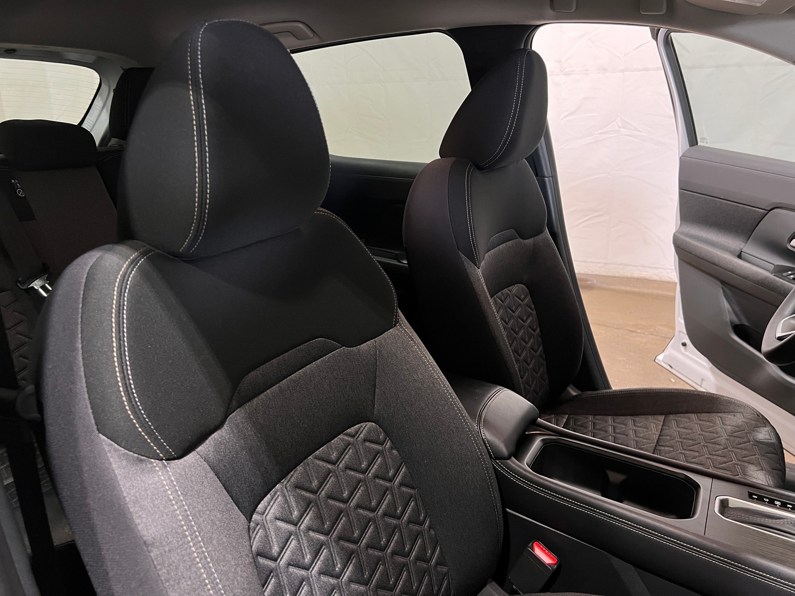 Thumbnail: 2025 Nissan Kicks - 2