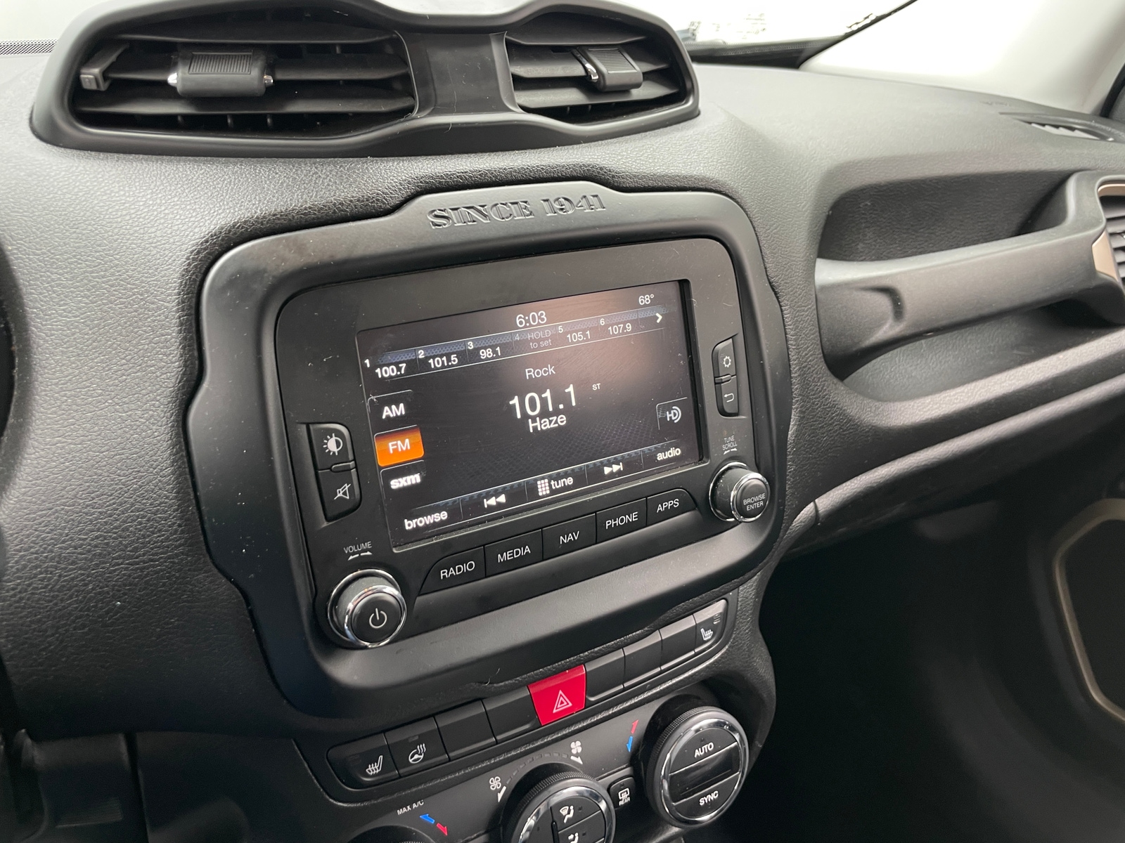 Thumbnail: 2017 Jeep Renegade - 3