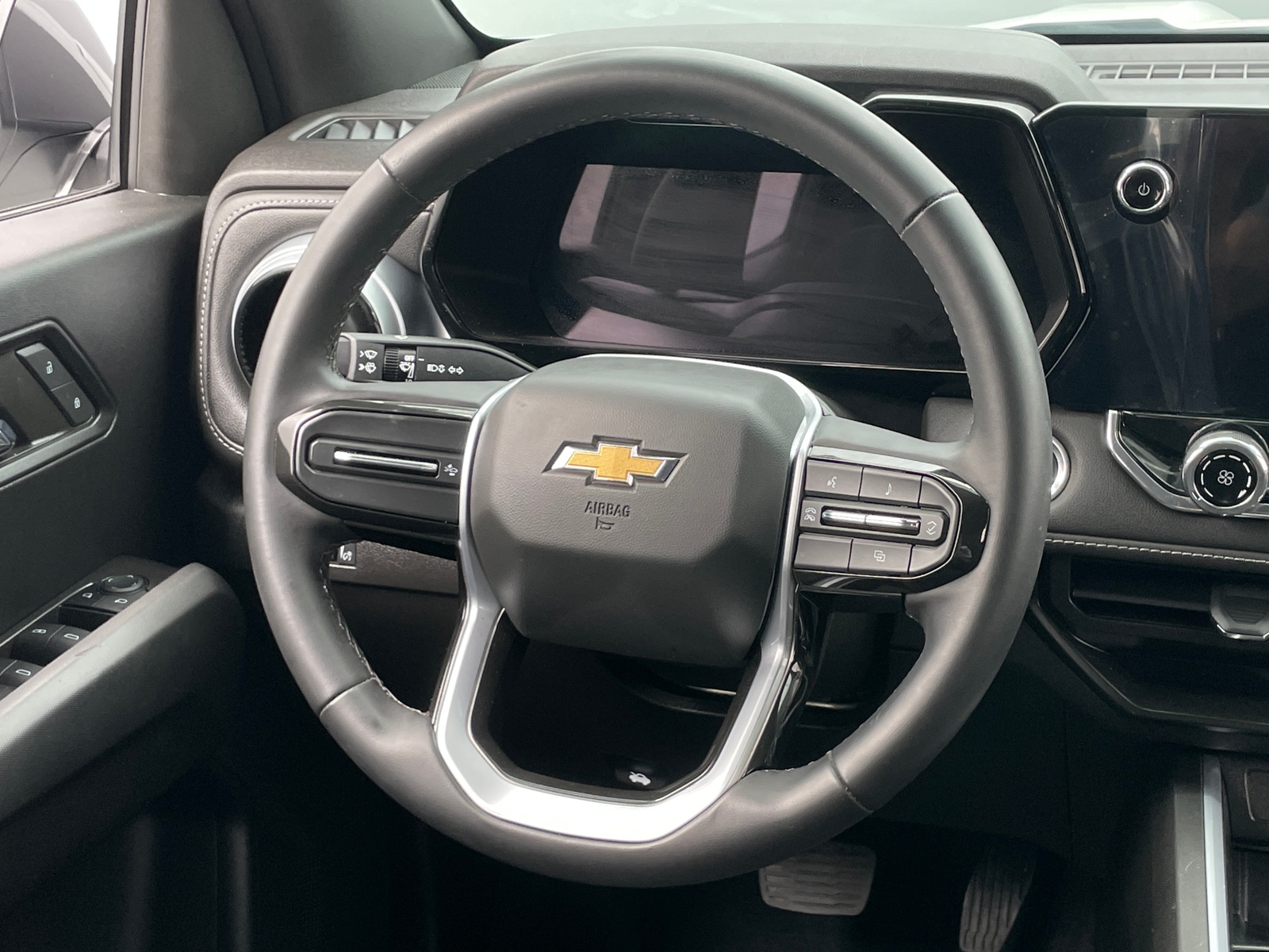 Thumbnail: 2024 Chevrolet Colorado - 5