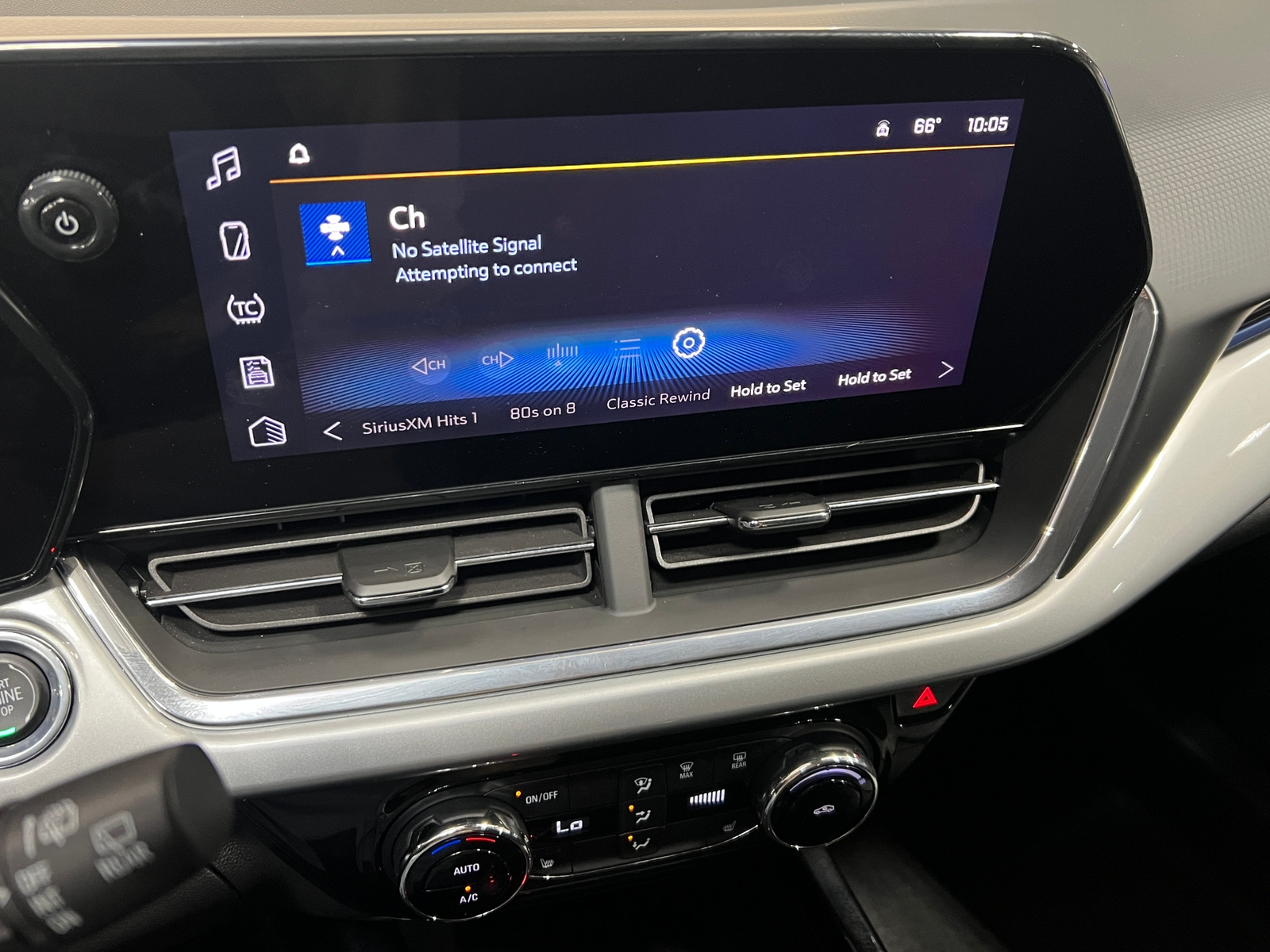 Thumbnail: 2025 Chevrolet Trax - 4