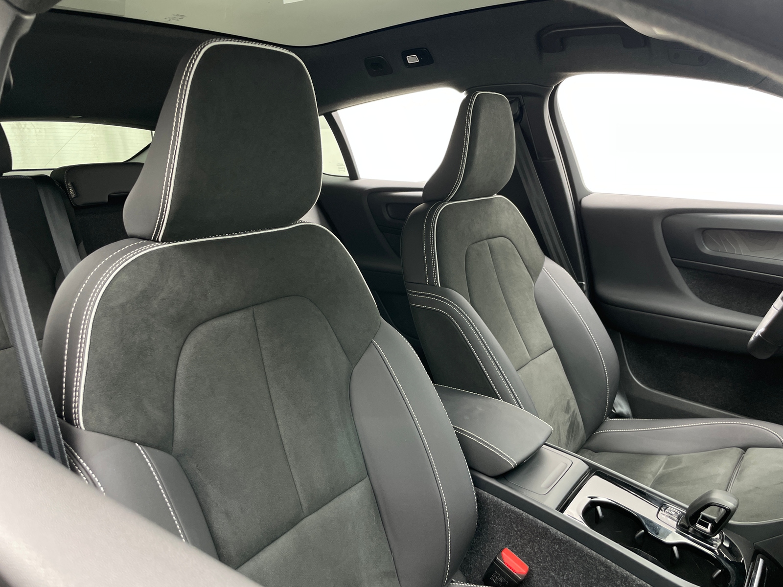 Thumbnail: 2022 Volvo C40 - 2