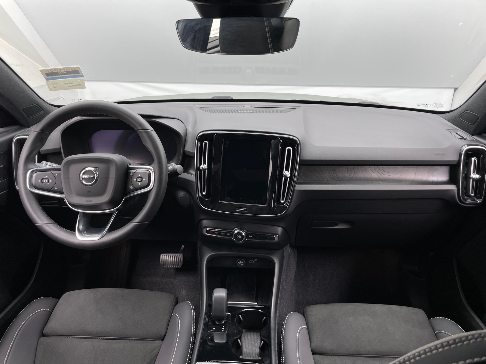 Thumbnail: 2022 Volvo C40 - 3