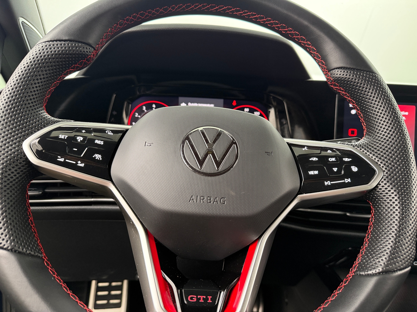 Thumbnail: 2023 Volkswagen Golf - 4