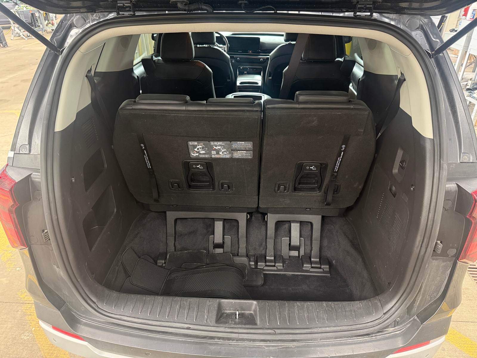 Thumbnail: 2025 Kia Carnival - 6