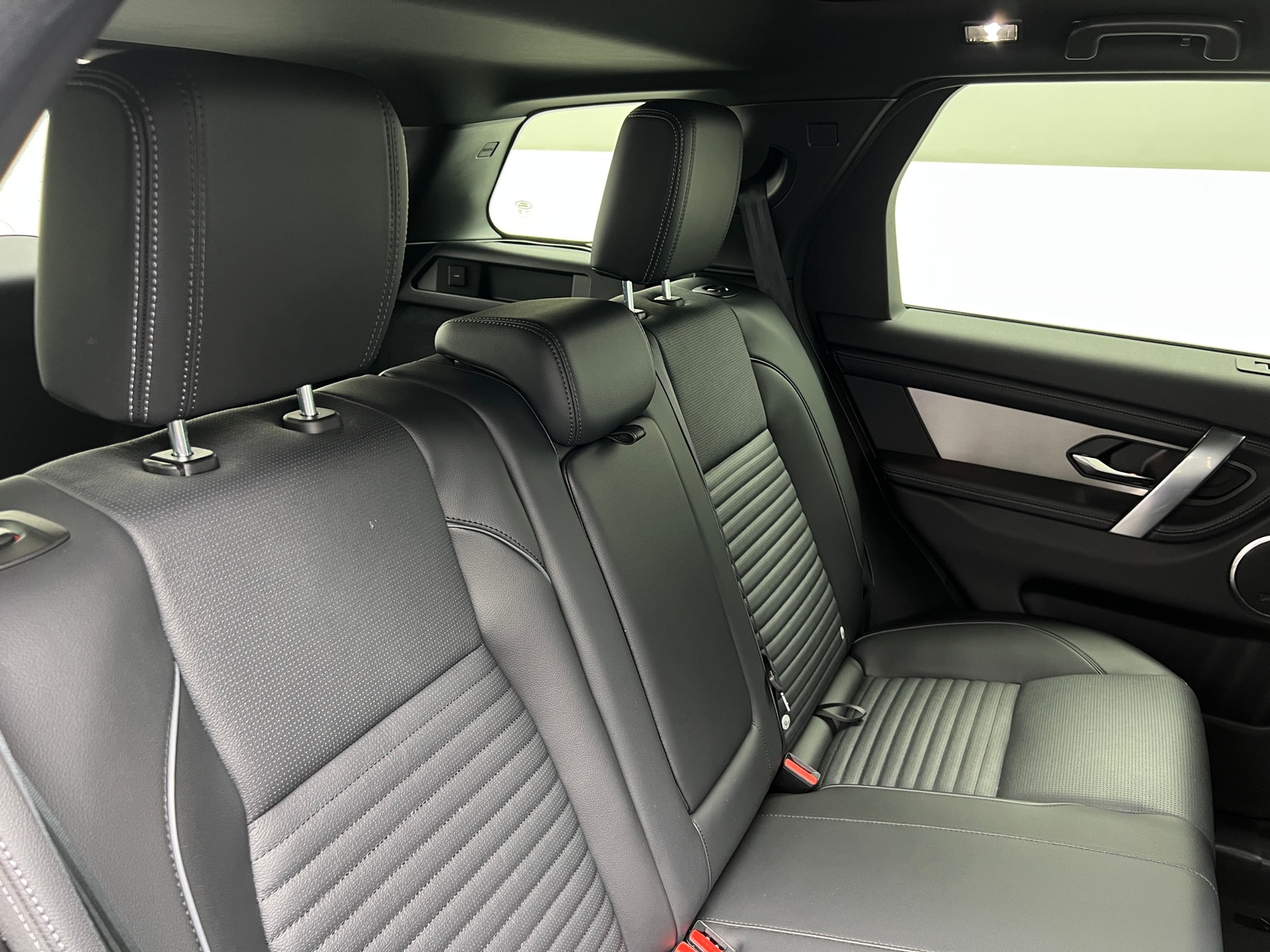 Thumbnail: 2024 Land Rover Discovery Sport - 5