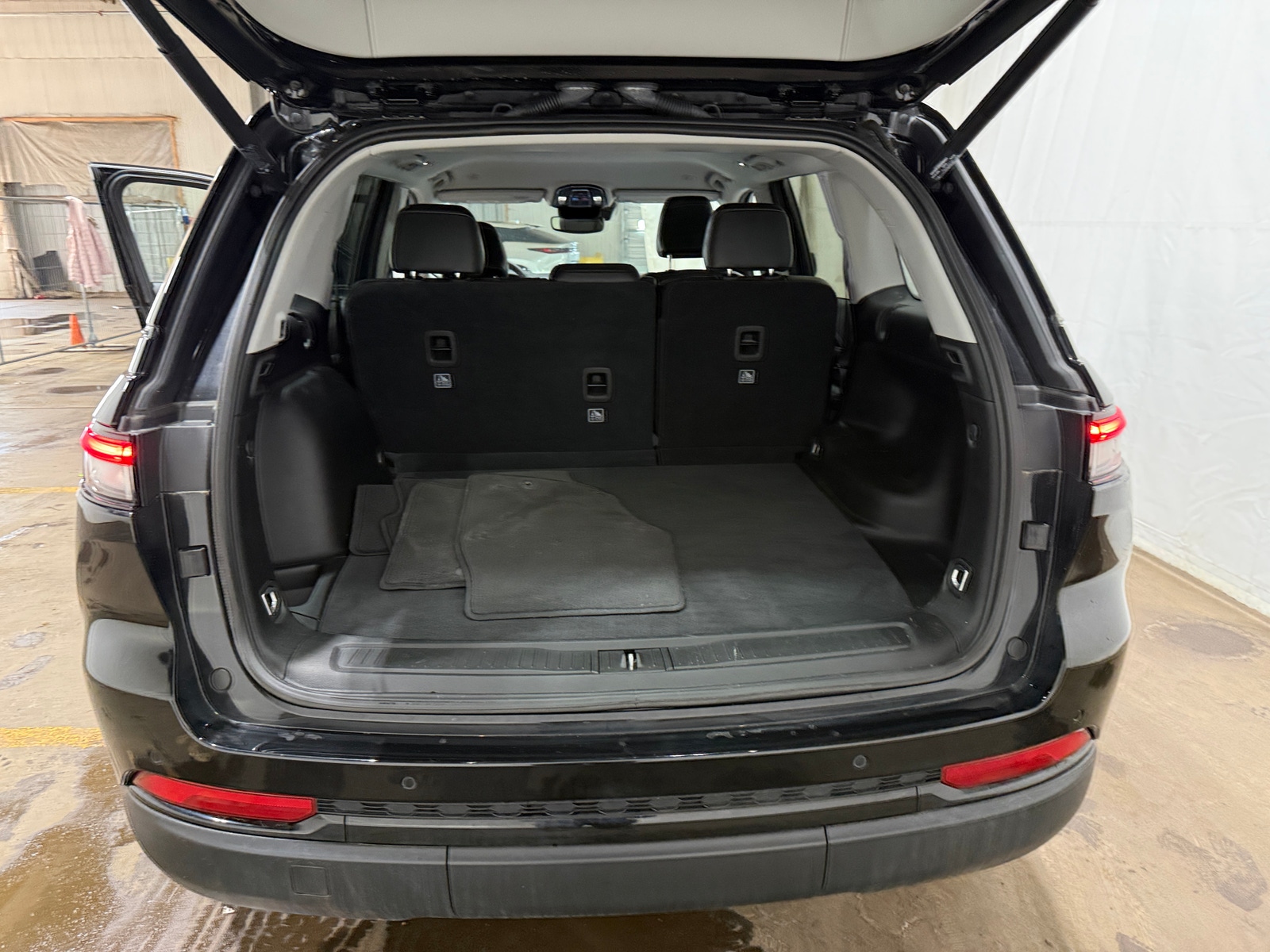 Thumbnail: 2023 Jeep Grand Cherokee - 6