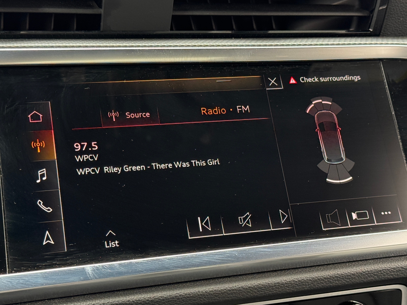 Thumbnail: 2020 Audi Q3 - 3