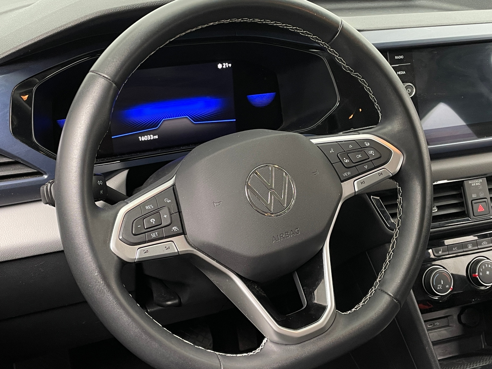 Thumbnail: 2023 Volkswagen Taos - 4