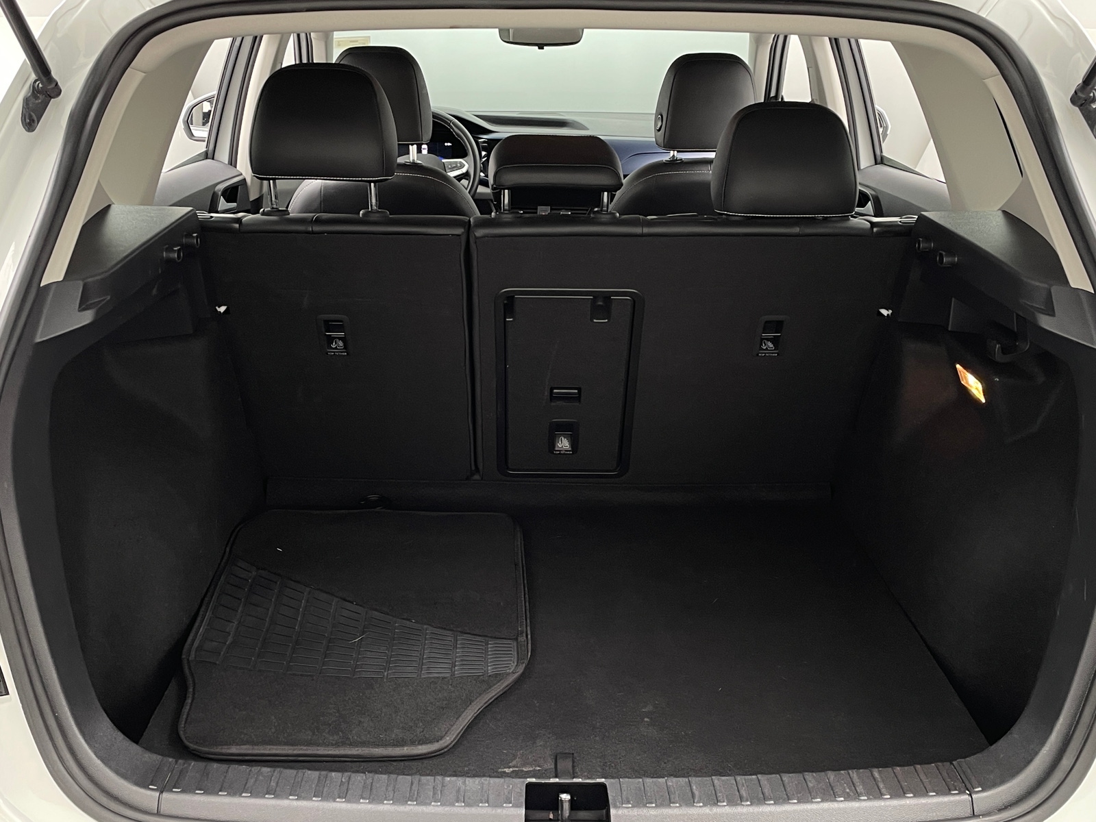 Thumbnail: 2023 Volkswagen Taos - 6