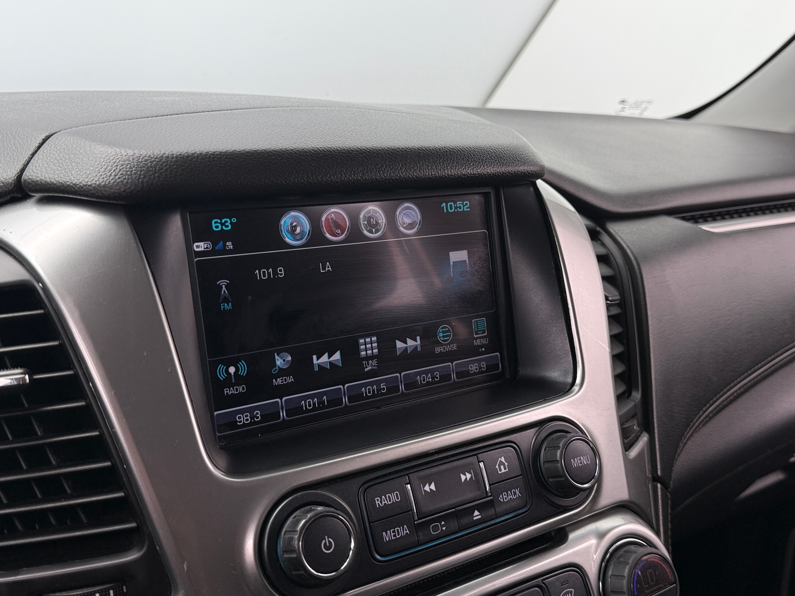 Thumbnail: 2018 Chevrolet Suburban - 3