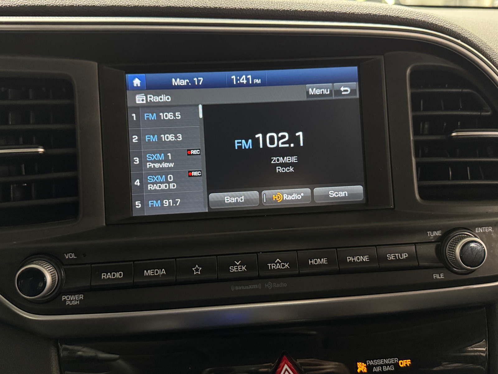 Thumbnail: 2019 Hyundai Elantra - 4