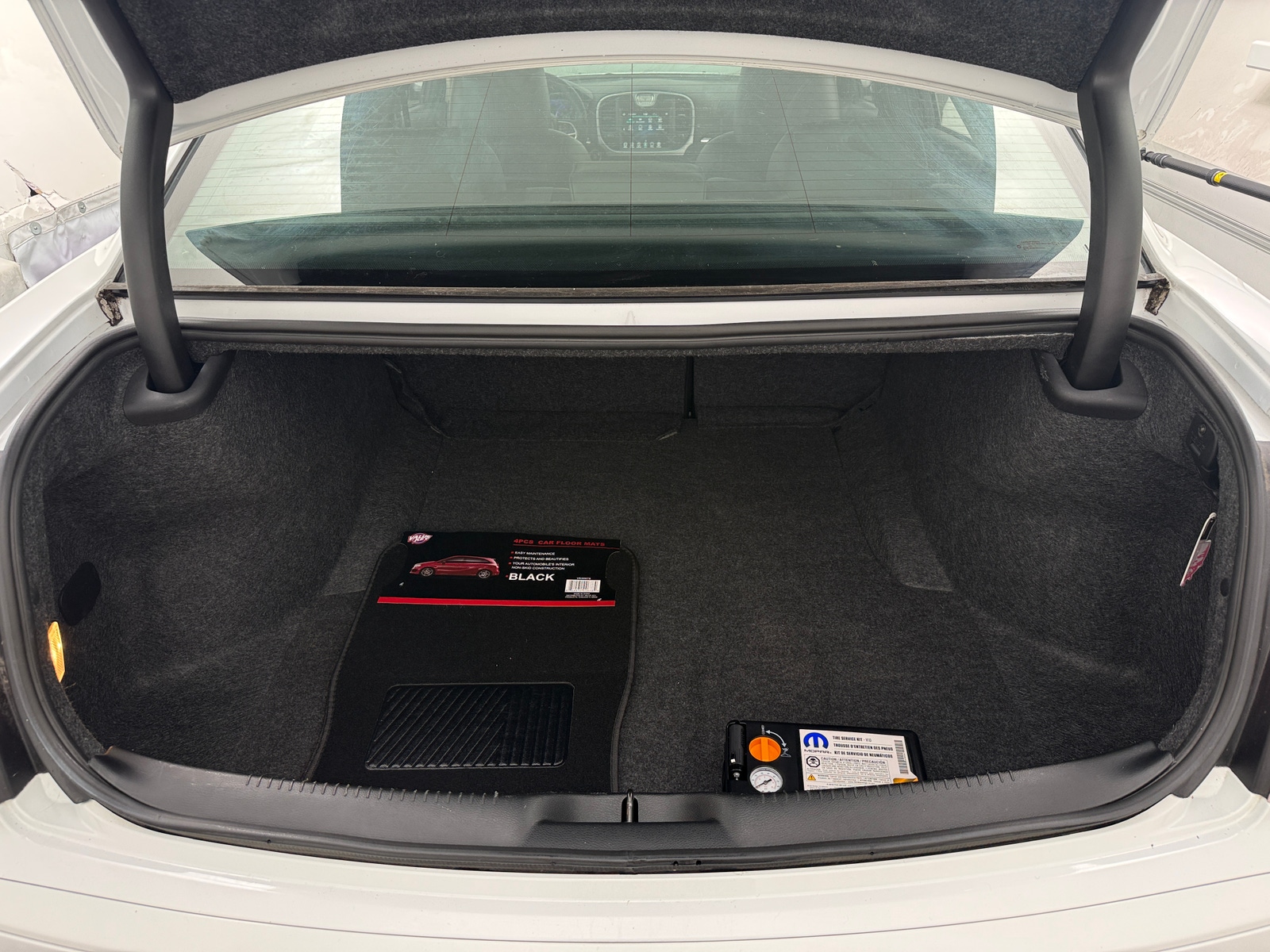 Thumbnail: 2023 Chrysler 300 - 6