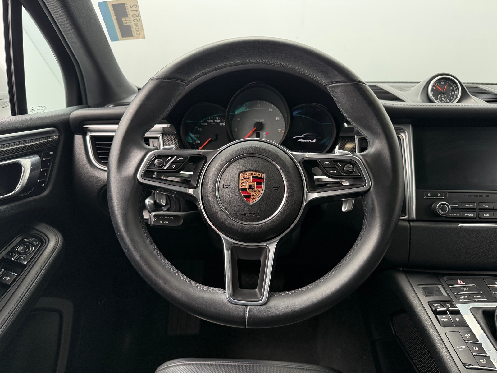 Thumbnail: 2017 Porsche Macan - 4