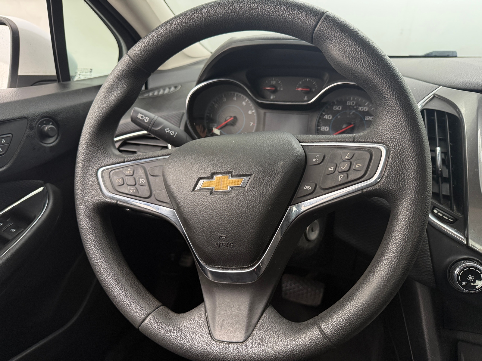 Thumbnail: 2017 Chevrolet Cruze - 5