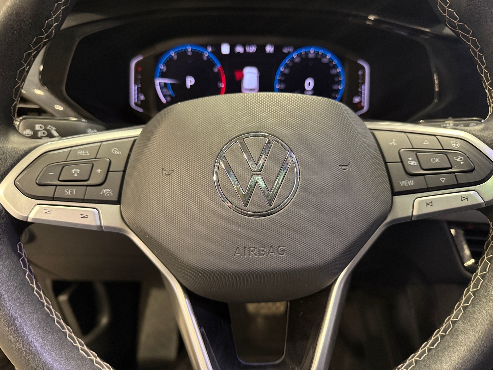 Thumbnail: 2022 Volkswagen Taos - 4