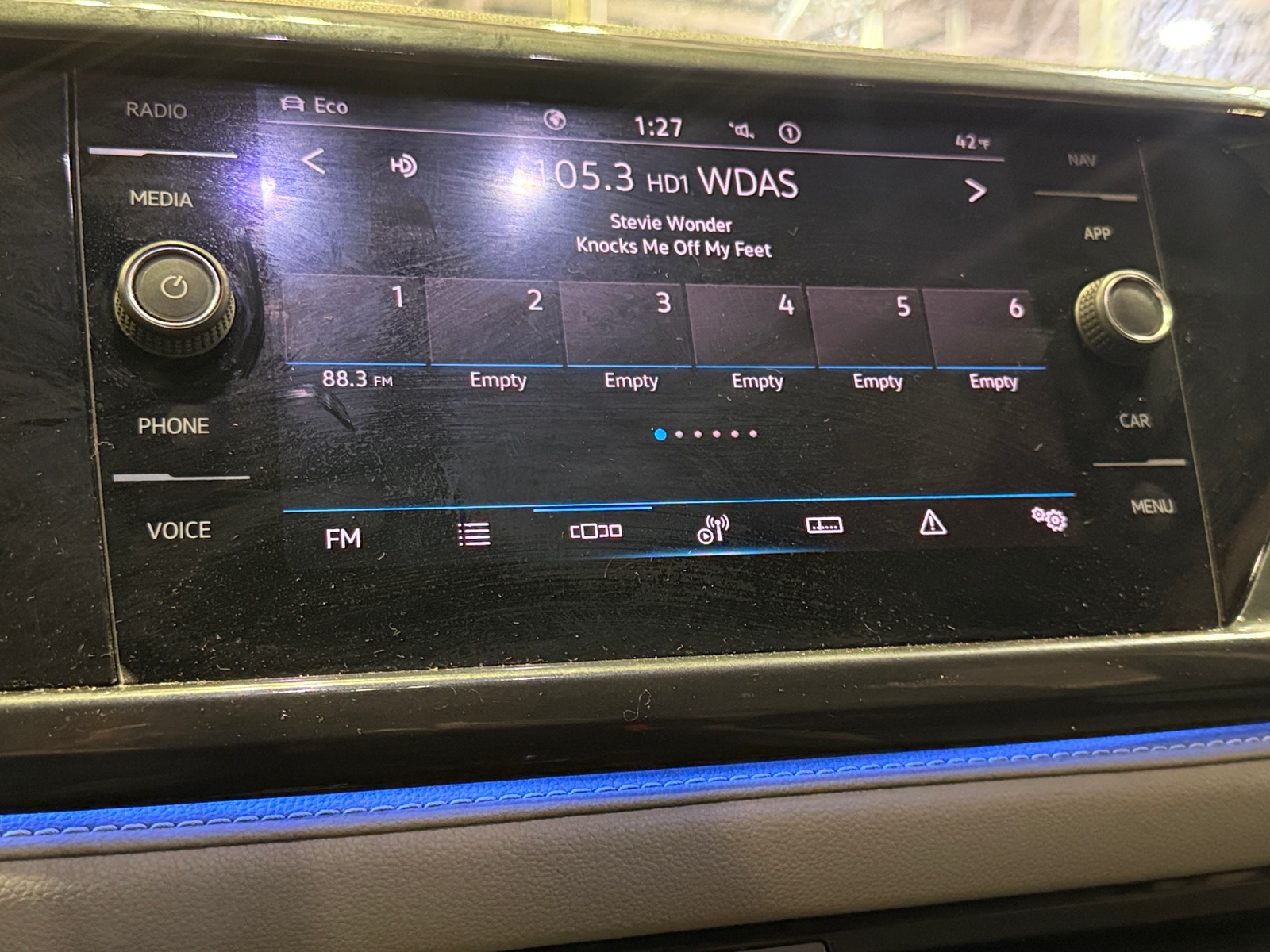 Thumbnail: 2022 Volkswagen Taos - 3