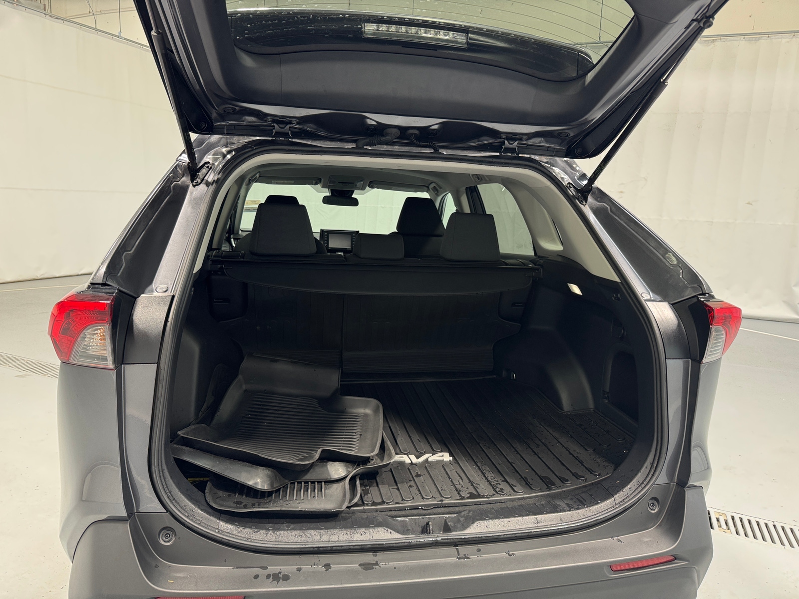 Thumbnail: 2022 Toyota RAV4 - 7