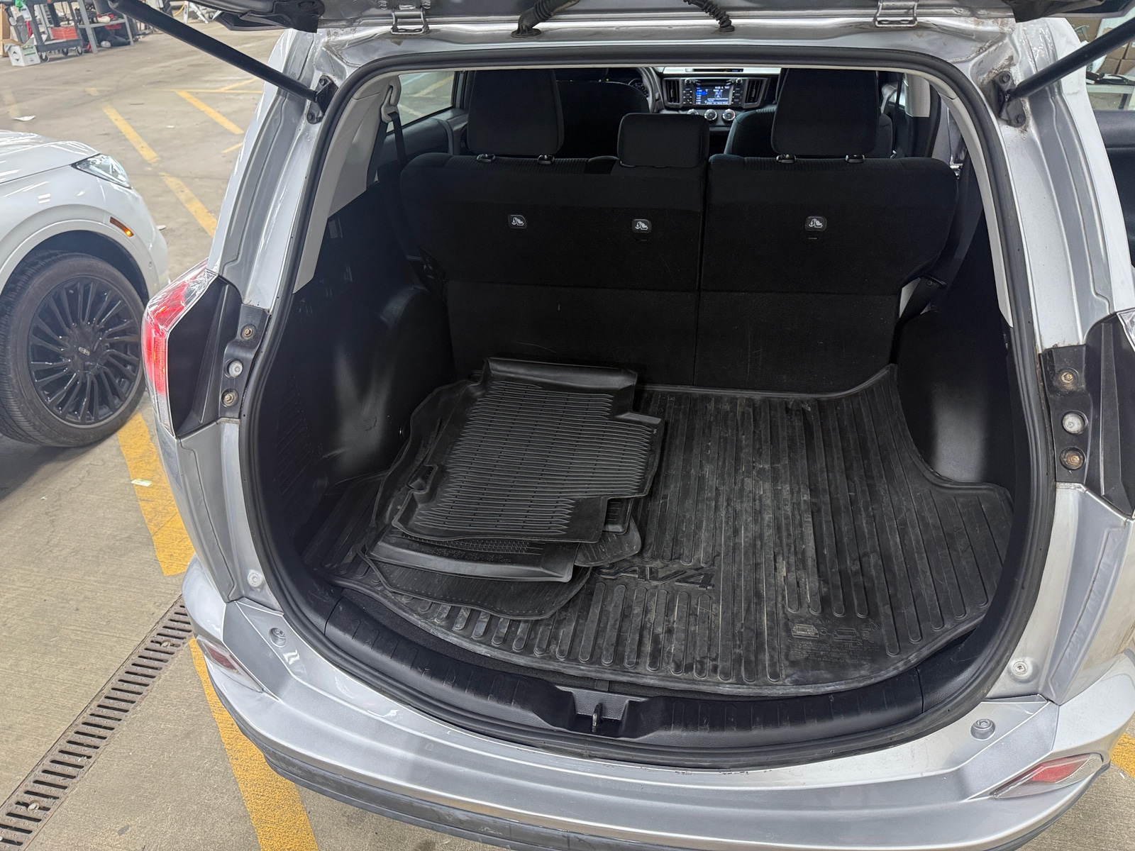 Thumbnail: 2018 Toyota RAV4 - 7