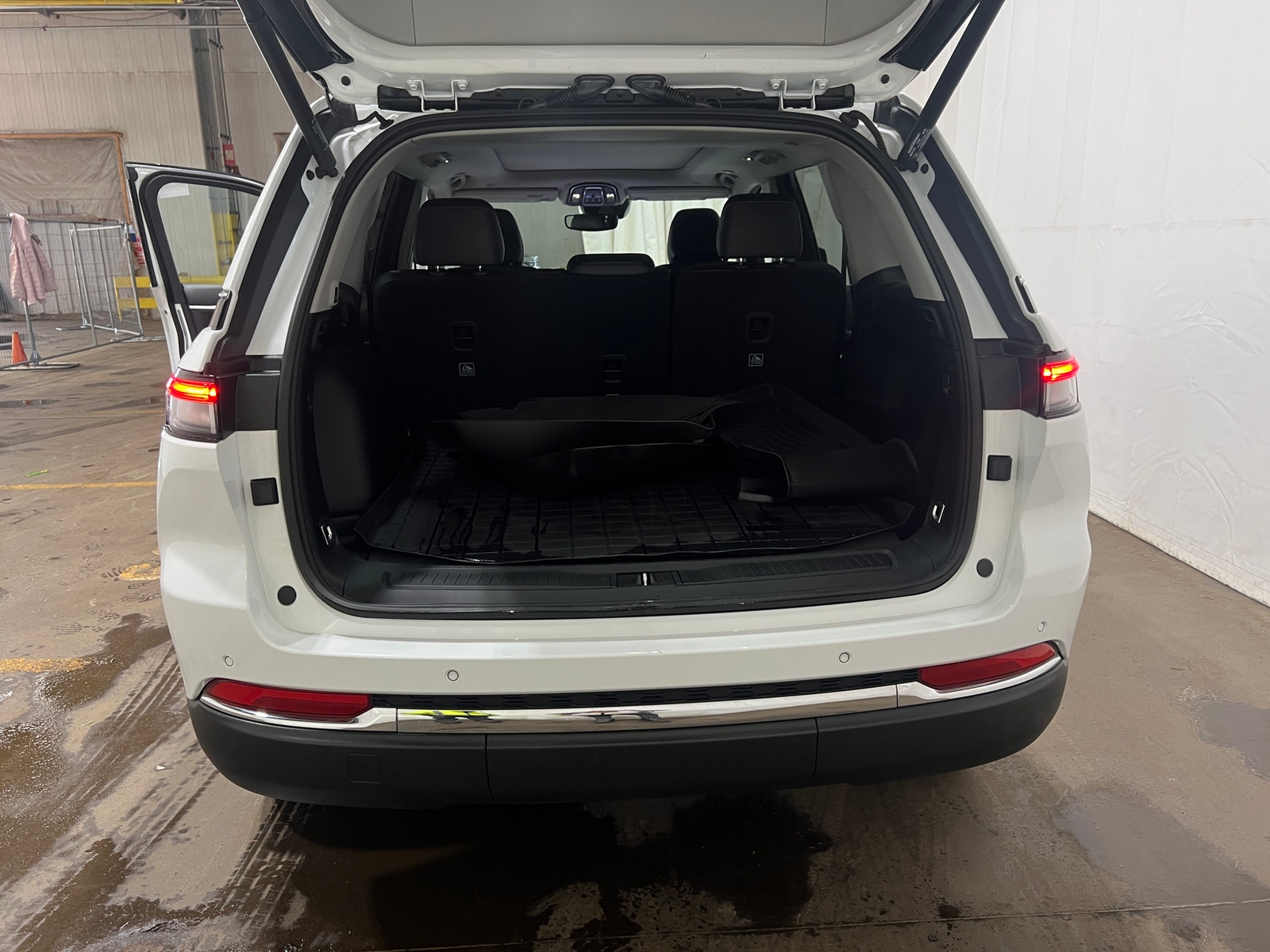 Thumbnail: 2023 Jeep Grand Cherokee - 6