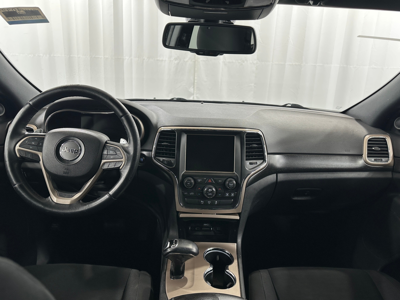 Thumbnail: 2015 Jeep Grand Cherokee - 3