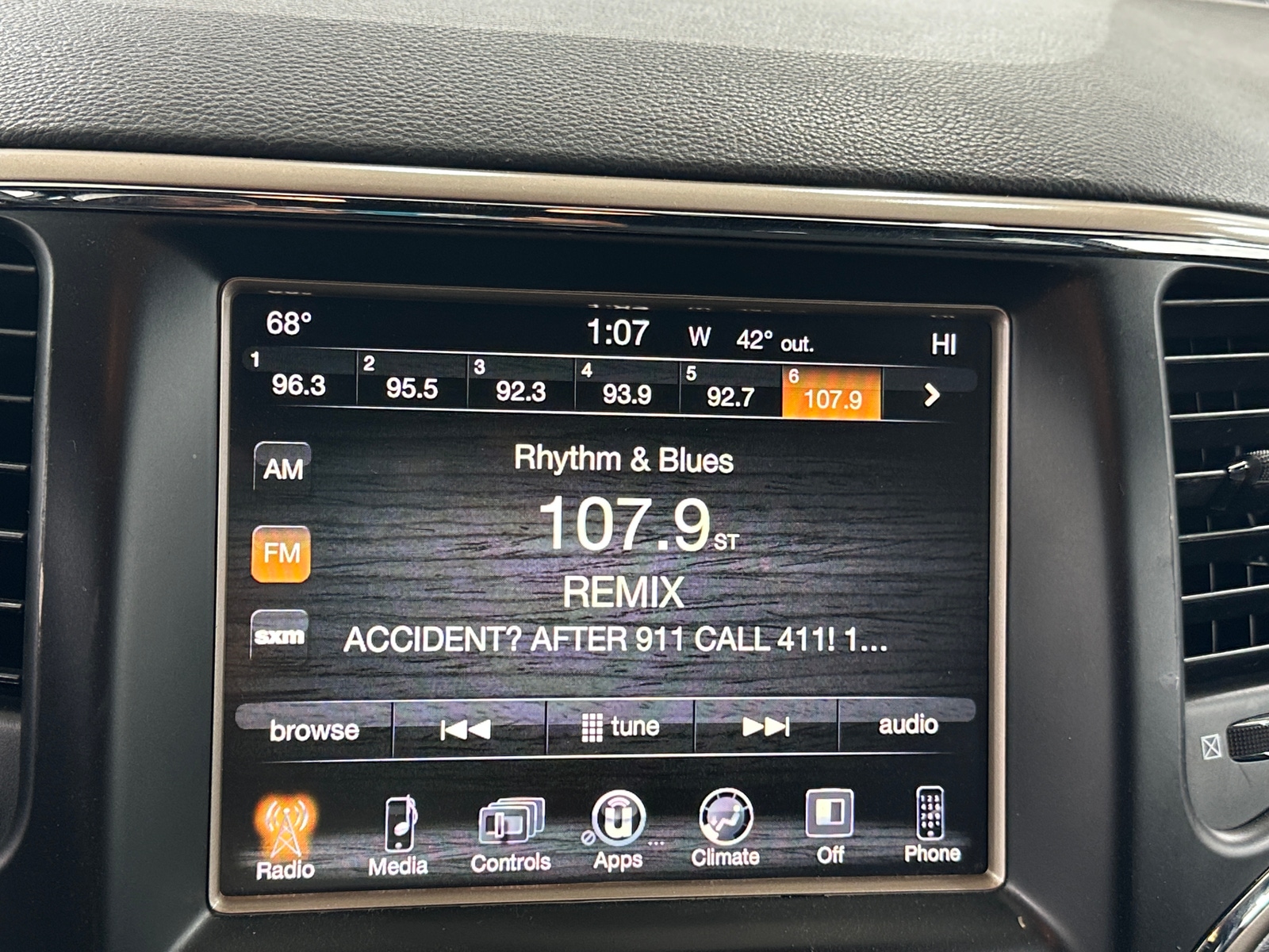 Thumbnail: 2015 Jeep Grand Cherokee - 4