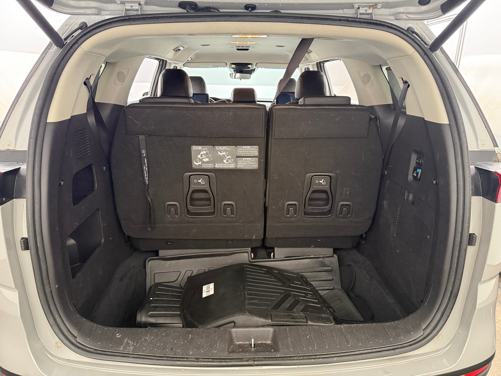 Thumbnail: 2022 Kia Carnival - 6