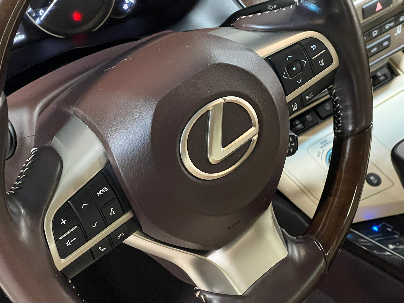 Thumbnail: 2016 Lexus ES - 4
