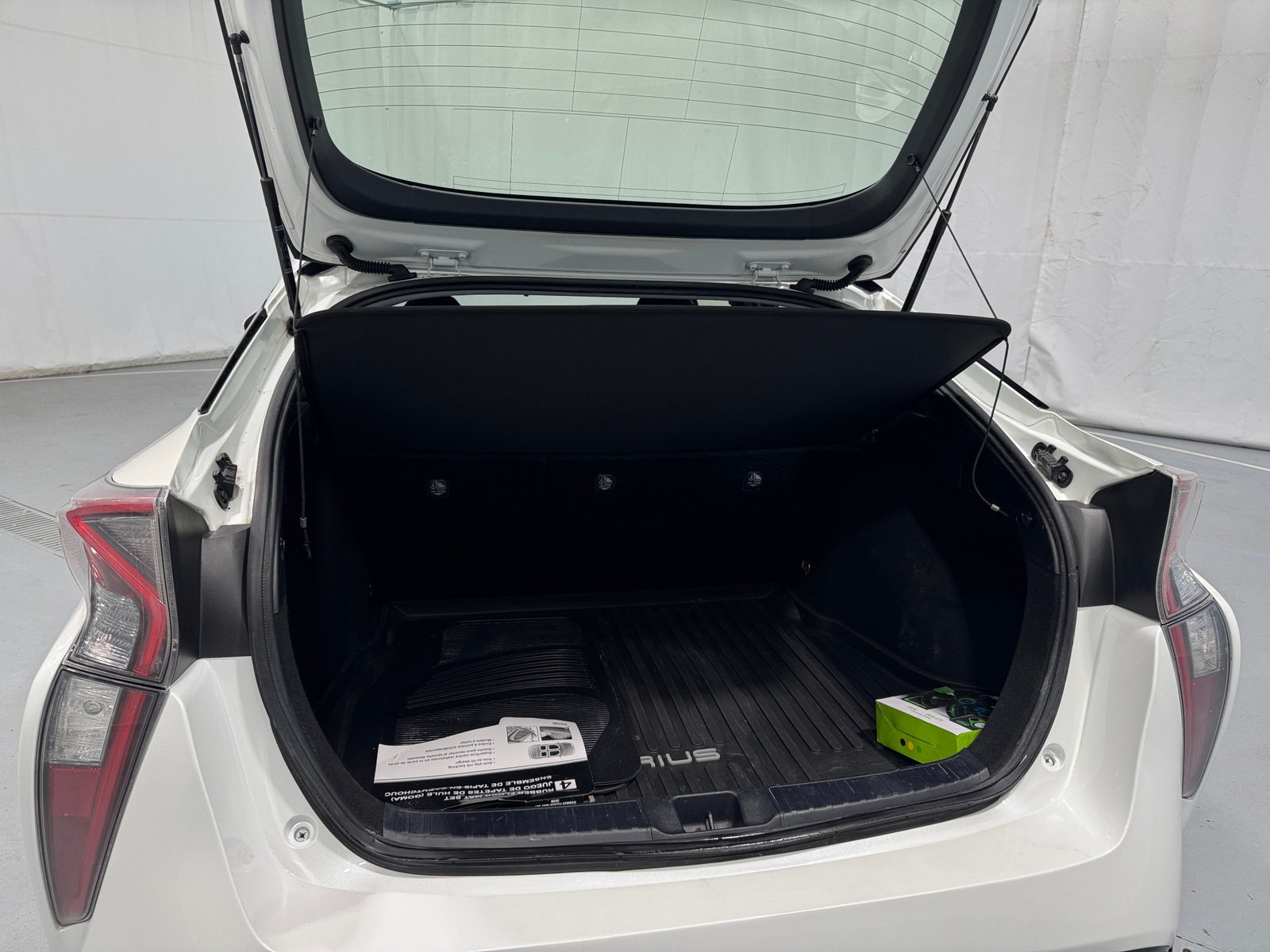 Thumbnail: 2018 Toyota Prius - 7