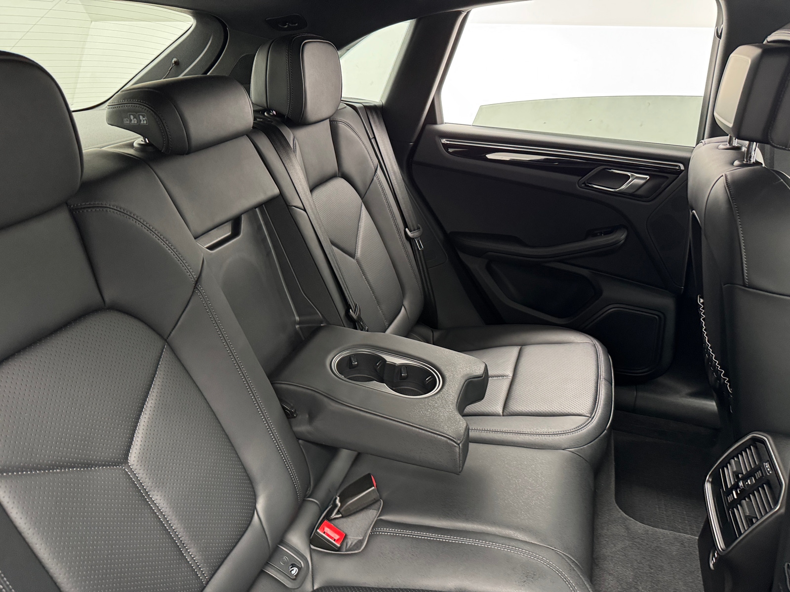 Thumbnail: 2024 Porsche Macan - 5