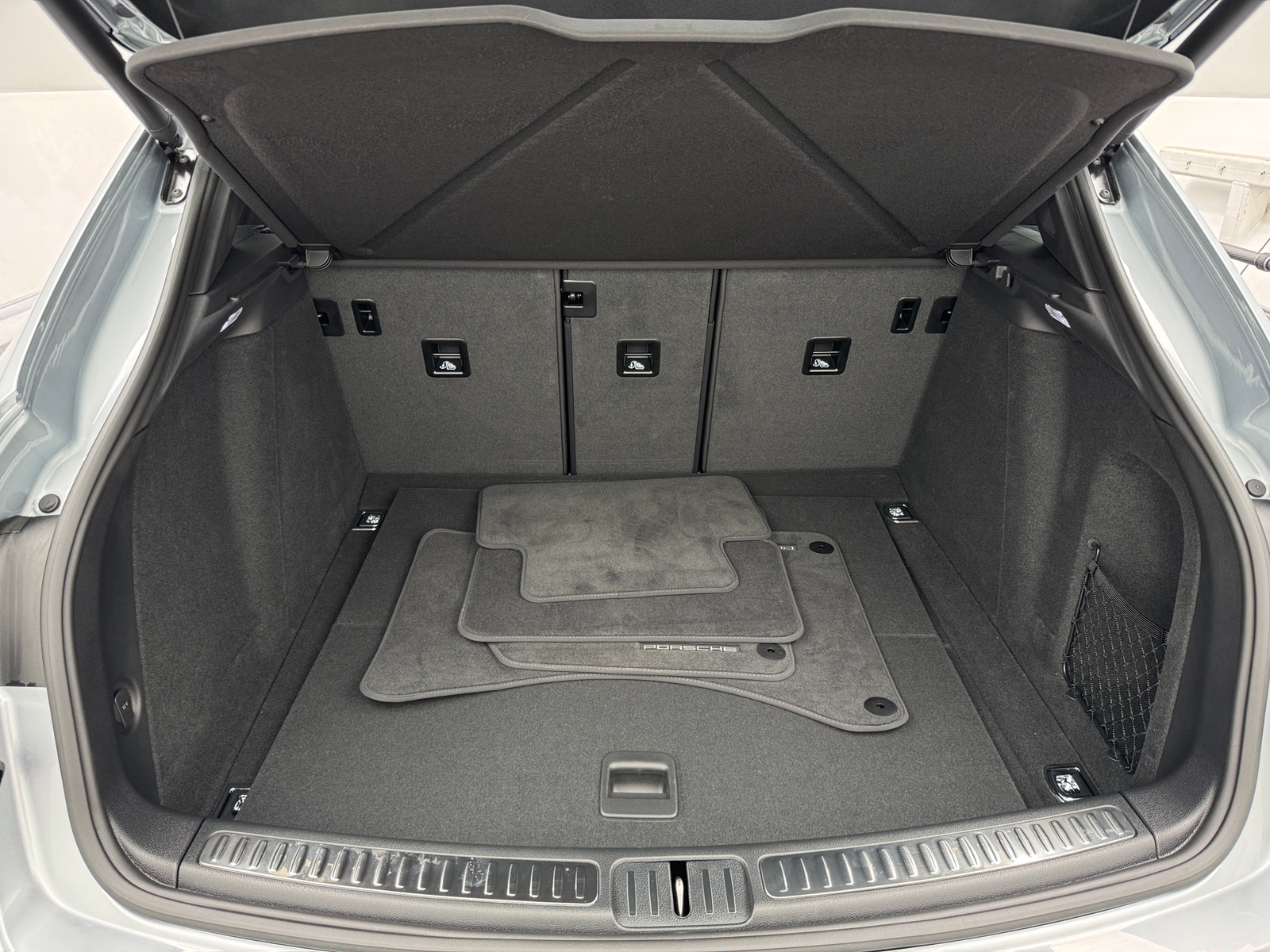 Thumbnail: 2024 Porsche Macan - 6