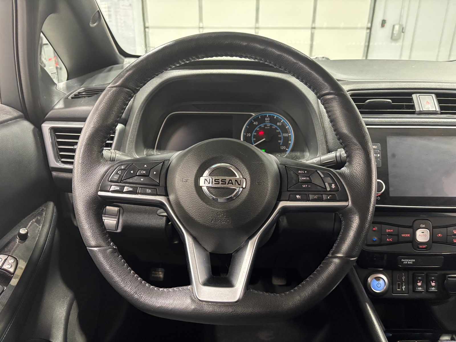 Thumbnail: 2022 Nissan Leaf - 5