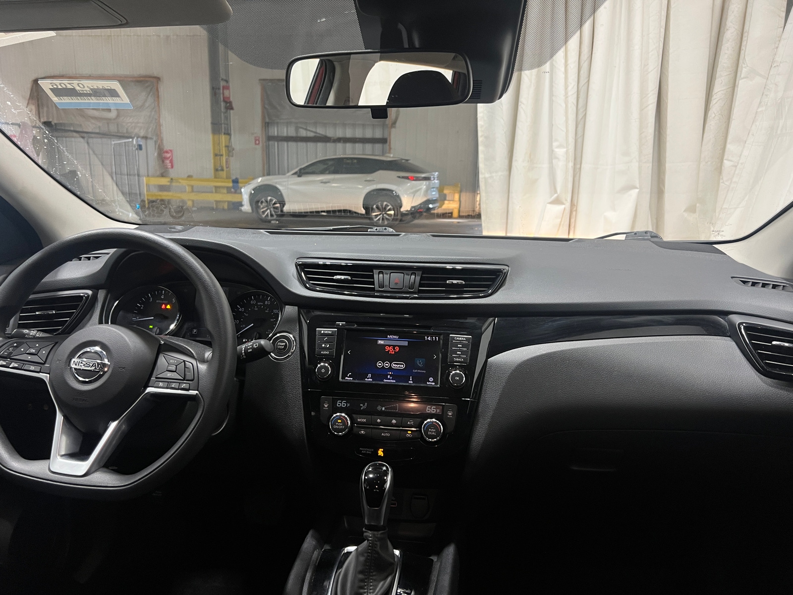 Thumbnail: 2020 Nissan Rogue Sport - 3