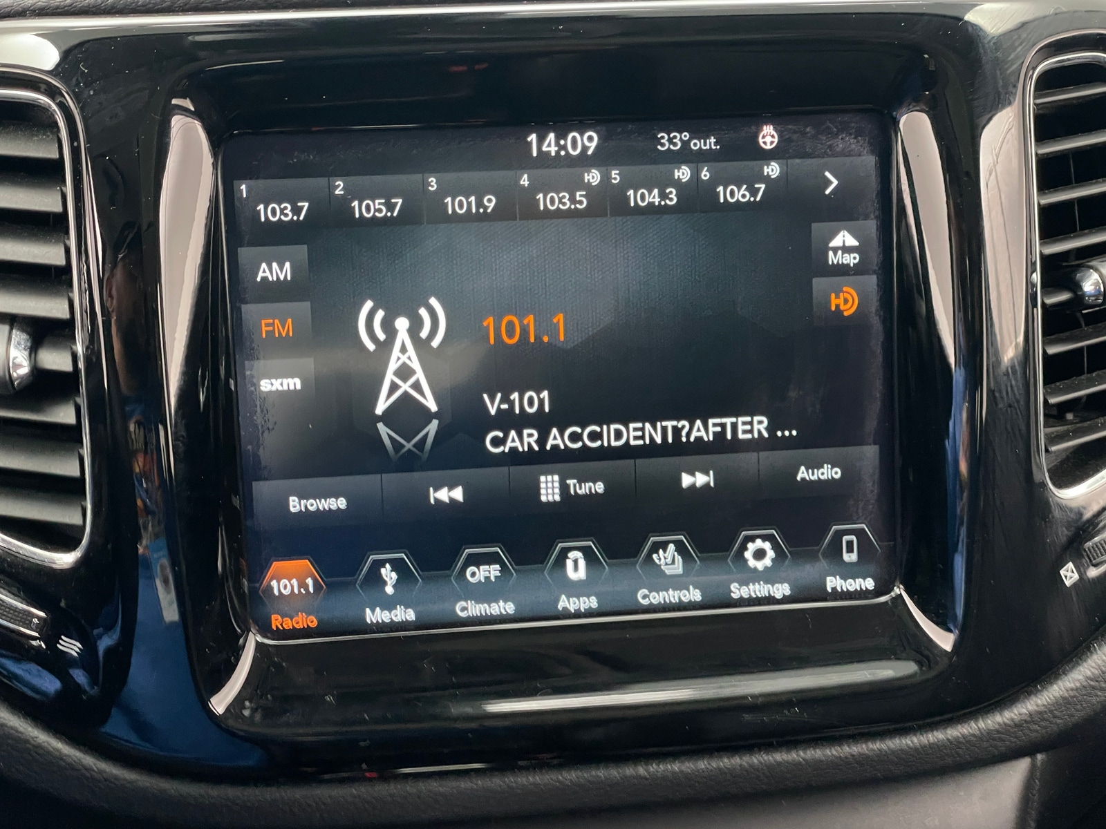 Thumbnail: 2019 Jeep Compass - 3