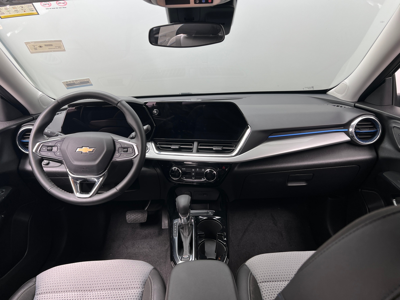 Thumbnail: 2025 Chevrolet Trax - 3