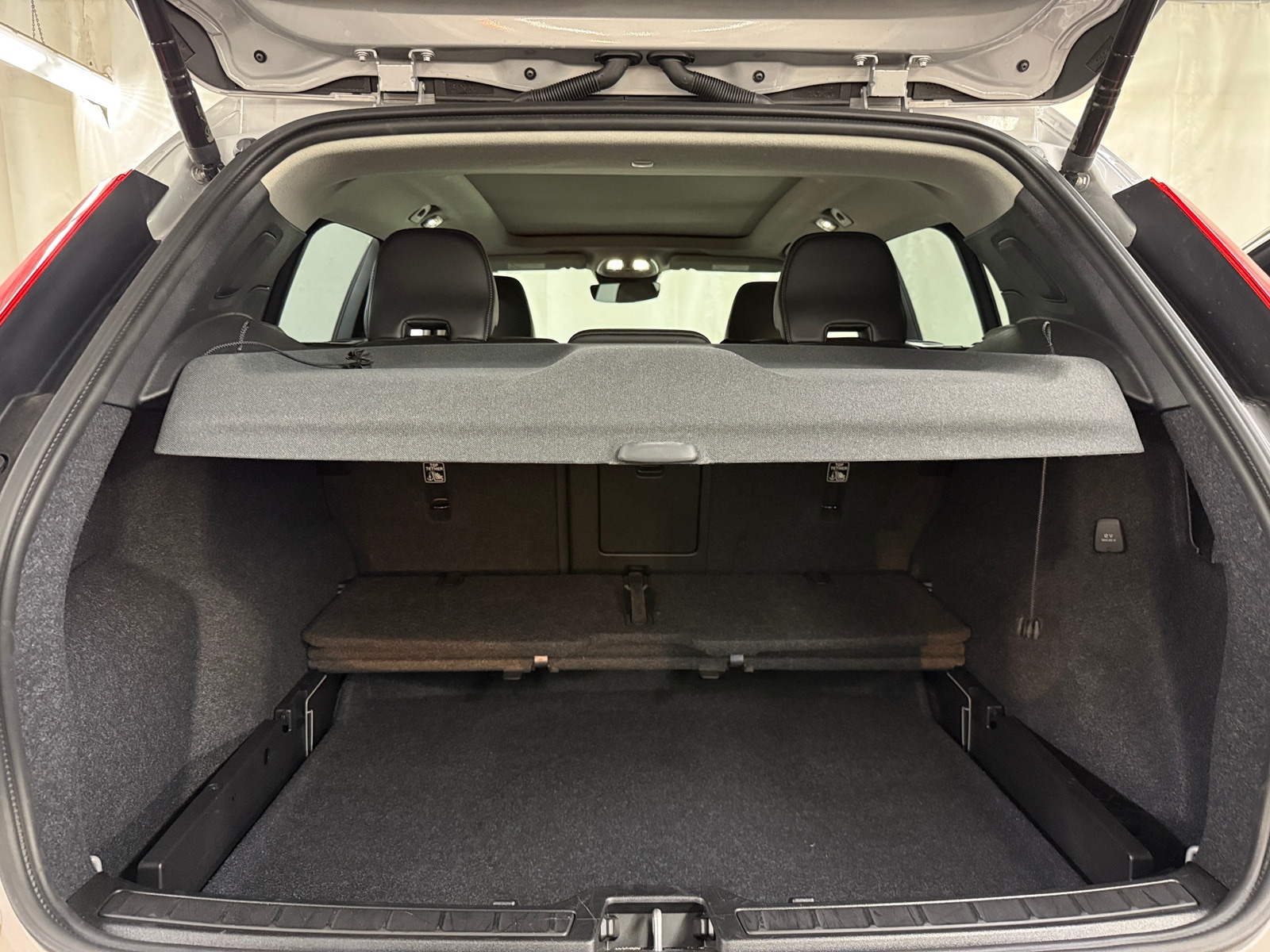 Thumbnail: 2025 Volvo XC40 - 7