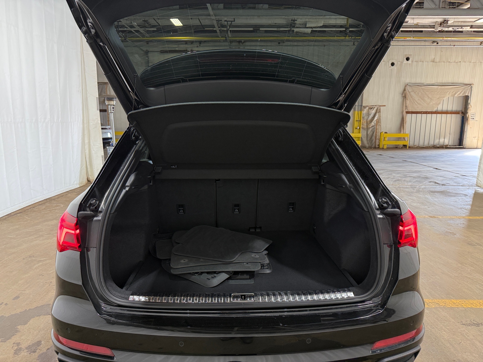 Thumbnail: 2022 Audi Q3 - 6