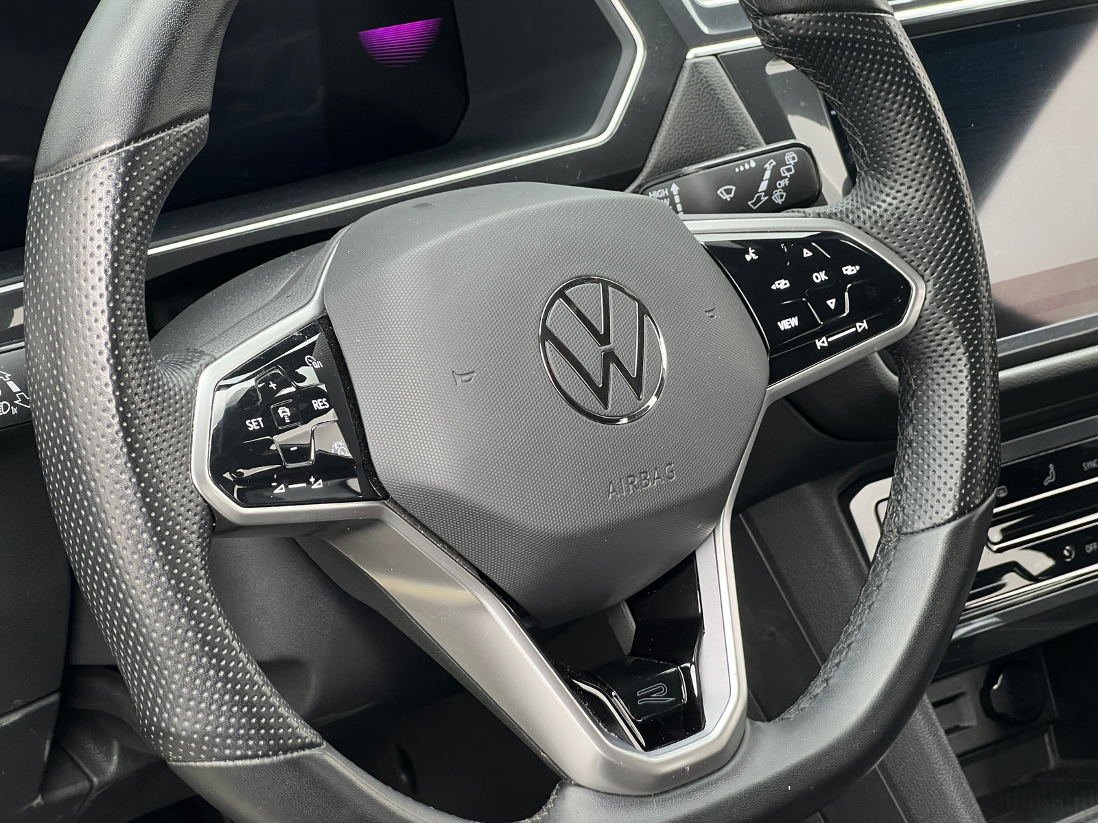 Thumbnail: 2023 Volkswagen Tiguan - 4