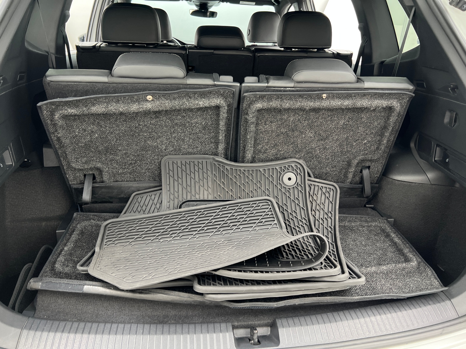 Thumbnail: 2023 Volkswagen Tiguan - 6