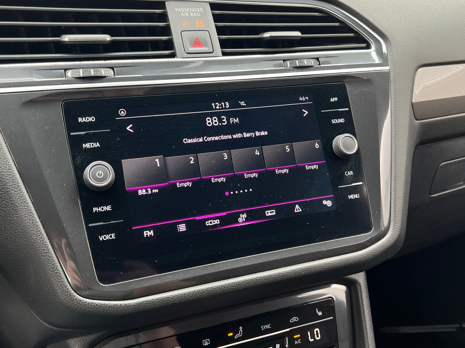 Thumbnail: 2023 Volkswagen Tiguan - 3